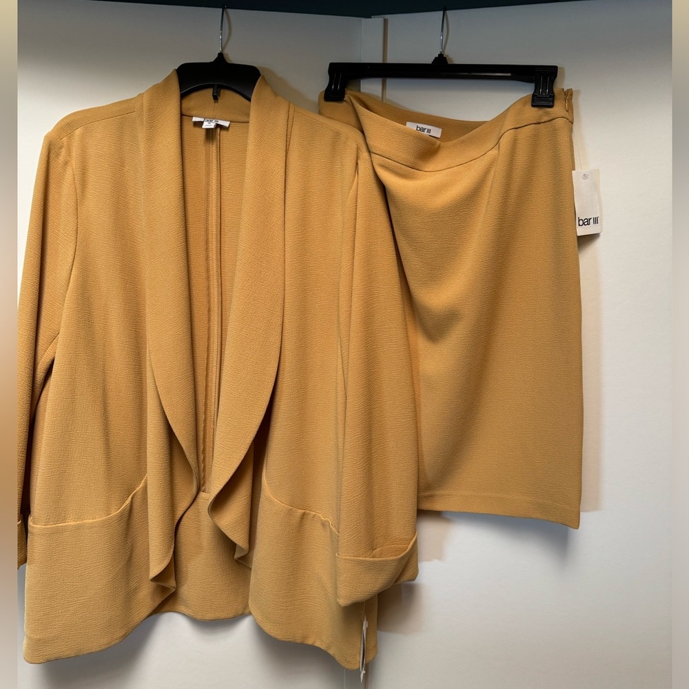 Golden Yellow BAR III 2-piece Suit